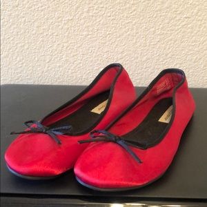 Red with black bow flats